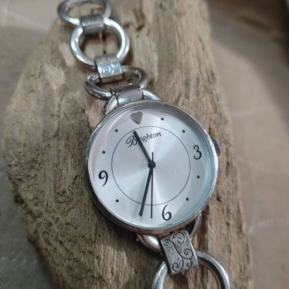 Brighton Watch York Womens Silver-Tone Link Bracelet With White Dial Heart - Picture 2 of 10